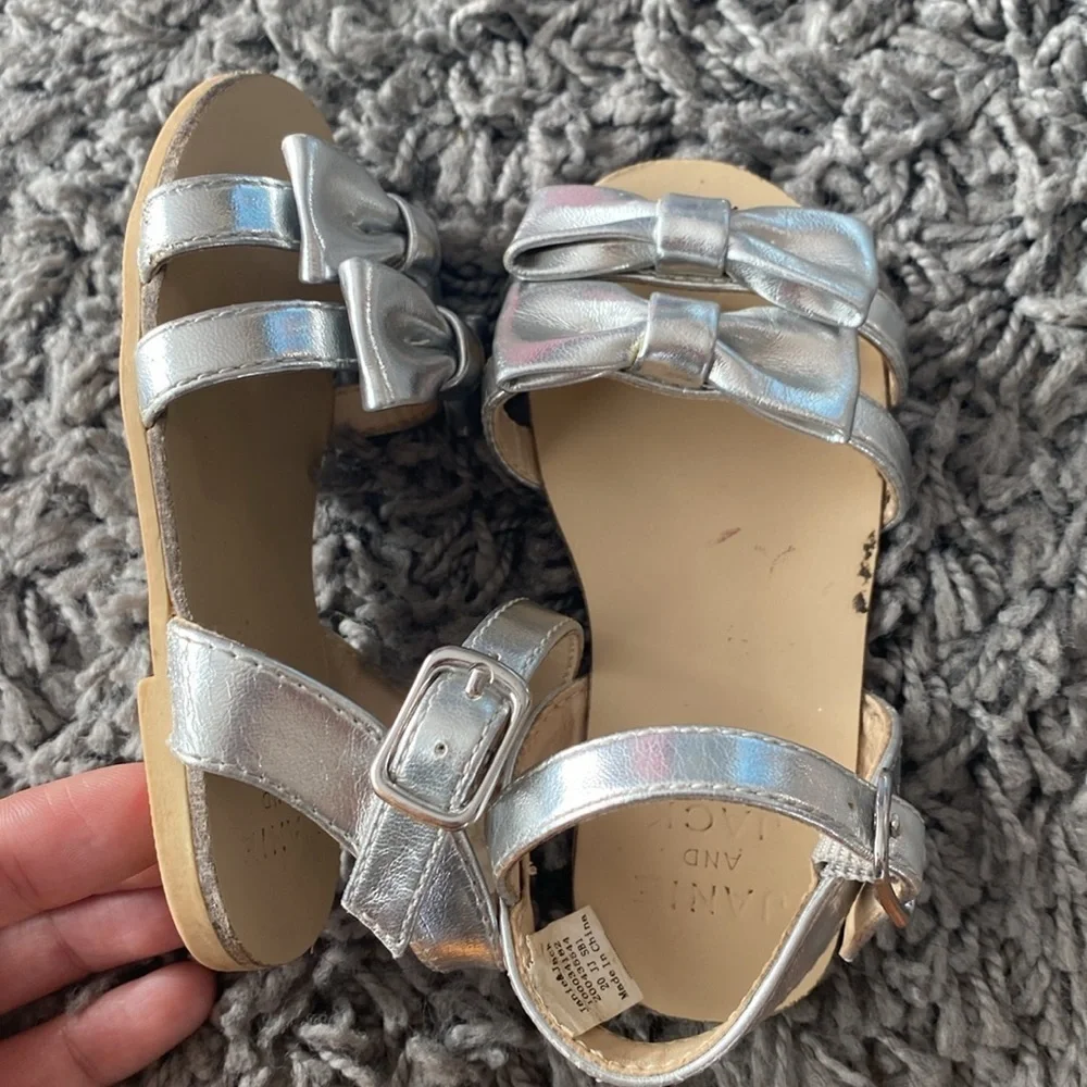 Janie and Jack Baby Girl Silver Bow Sandal Size 3